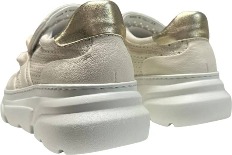 Stokton Geperforeerde leren instap sneaker Beige Dames