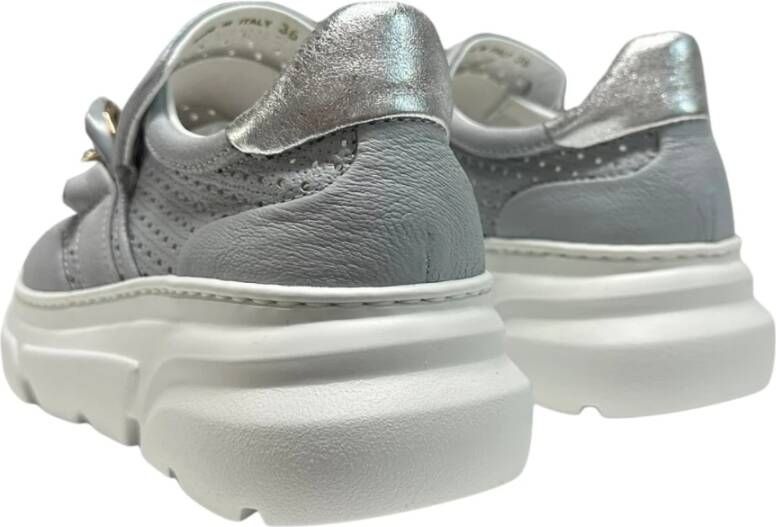 Stokton Geperforeerde leren instap sneaker met rubberen zool White Dames