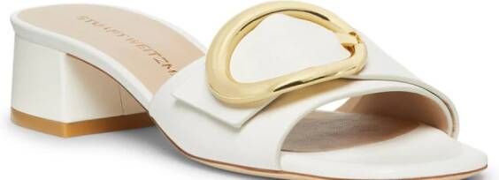 Stuart Weitzman Ambachtelijke Slide Sandaal met Gesp Detail Beige Dames