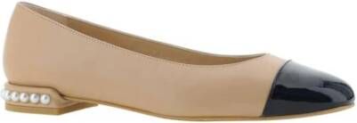 Stuart Weitzman Ballerina's van kalfsleer met parelapplicatie en lakleren neus Beige Dames