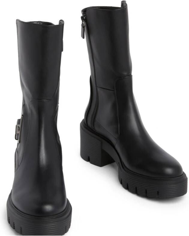 Stuart Weitzman Stoere Moto Bootie met Hardware Accents Zwart Dames