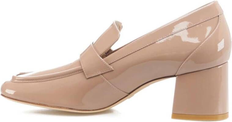 Stuart Weitzman Gelakte Leren Loafers Beige Dames