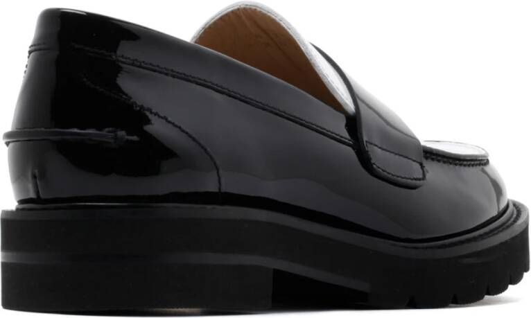 Stuart Weitzman Platte schoenen met Parker Lift Loafer Patent Black Dames