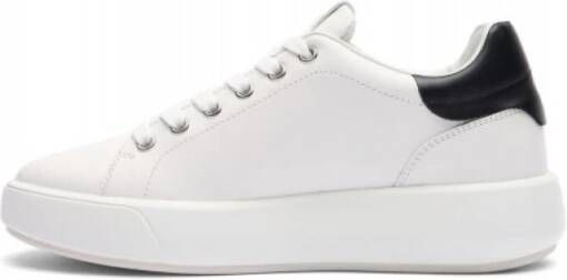 Stuart Weitzman Platte Vetersneaker met SW Logo White Dames