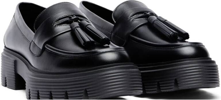 Stuart Weitzman Tassel Loafer met Lug Sole Black Dames