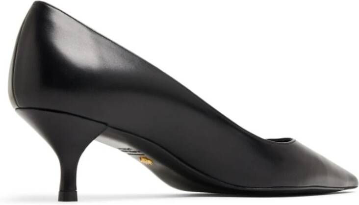 Stuart Weitzman Zwarte Kitten Heel Pump Zwart Dames