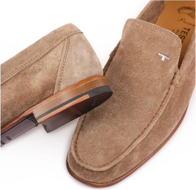 Testoni Suede Moccasin met T Metalen Ornament Beige Heren