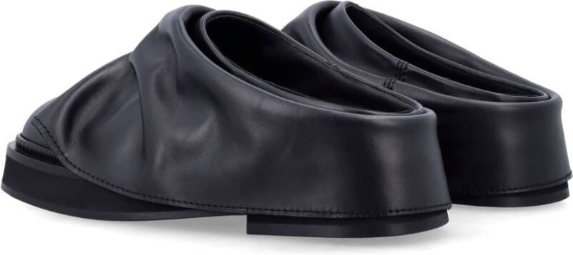 The Attico Zwarte Gesloten Schoenen Elegante Vierkante Neus Black Dames