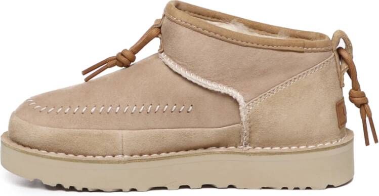 Ugg Beige Schapenvachtlaarzen met Asymmetrische Bovenrand Beige Dames