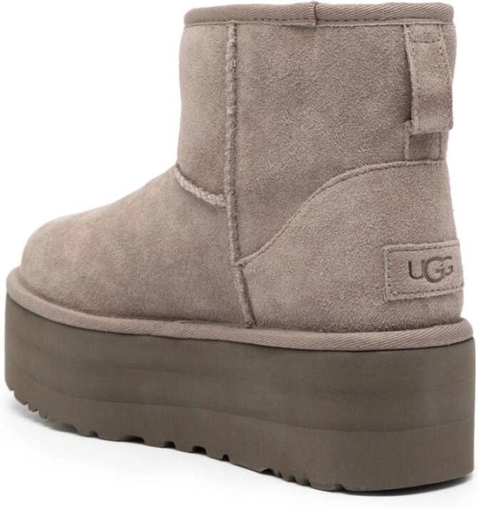 Ugg Grijze Suède Laarzen met Overlock Stiksel Grijs Dames