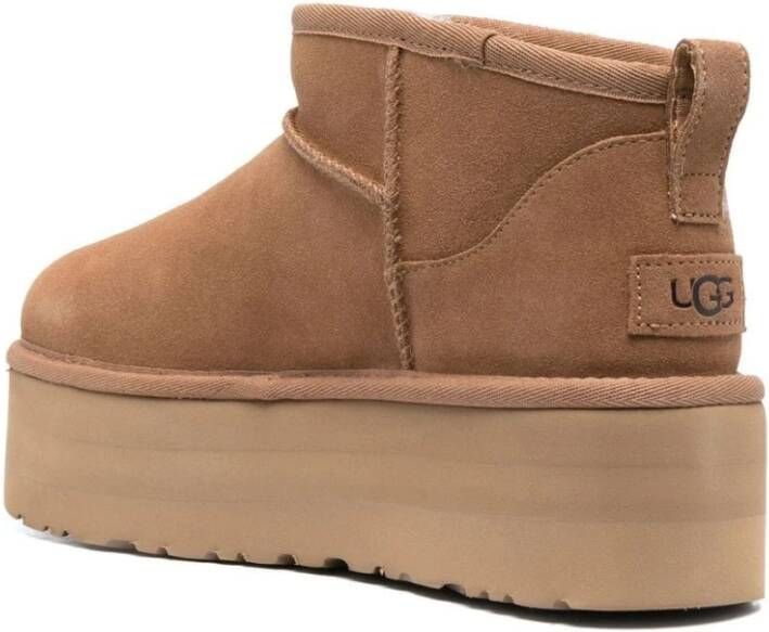 Ugg Klassieke Beige Enkellaarzen met Plateau Brown Dames