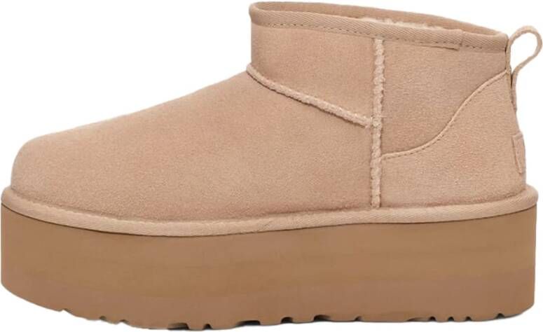 UGG Vachtlaarzen Dames W Classic Ultra Mini Platform Maat: 42 Materiaal: Suède Kleur: Beige