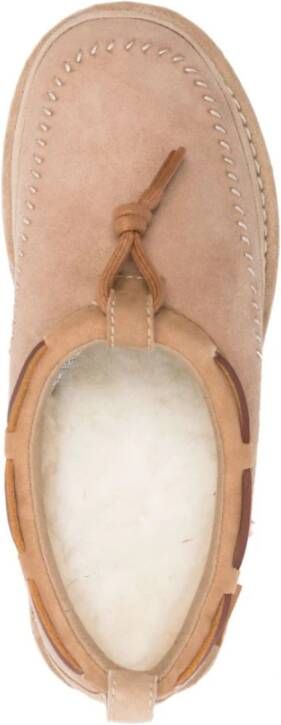 Ugg Sand Suede Slipper met Knotted Detail Beige Dames