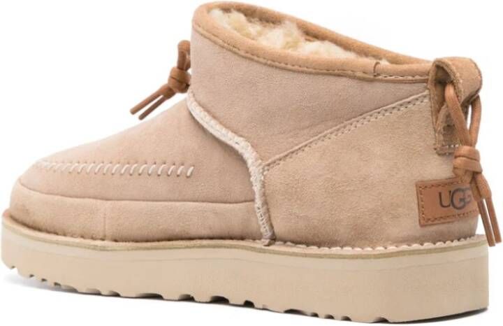 Ugg Zand Suède Enkellaars met Knoopdetail Beige Dames