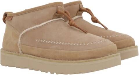 Ugg Zand Suède Enkellaars met Knoopdetail Beige Dames