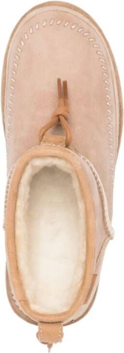 Ugg Zand Suède Enkellaars met Knoopdetail Beige Dames