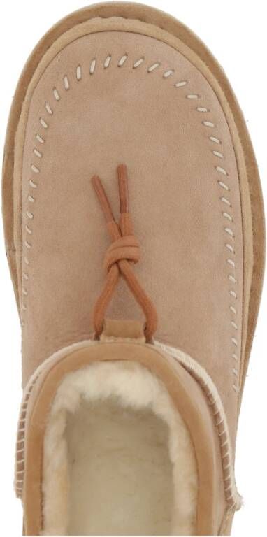 Ugg Zand Suède Enkellaars met Knoopdetail Beige Dames