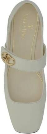 Valentino Garavani Amandel Teen Kalfsleren Ballerina met Band Beige Dames