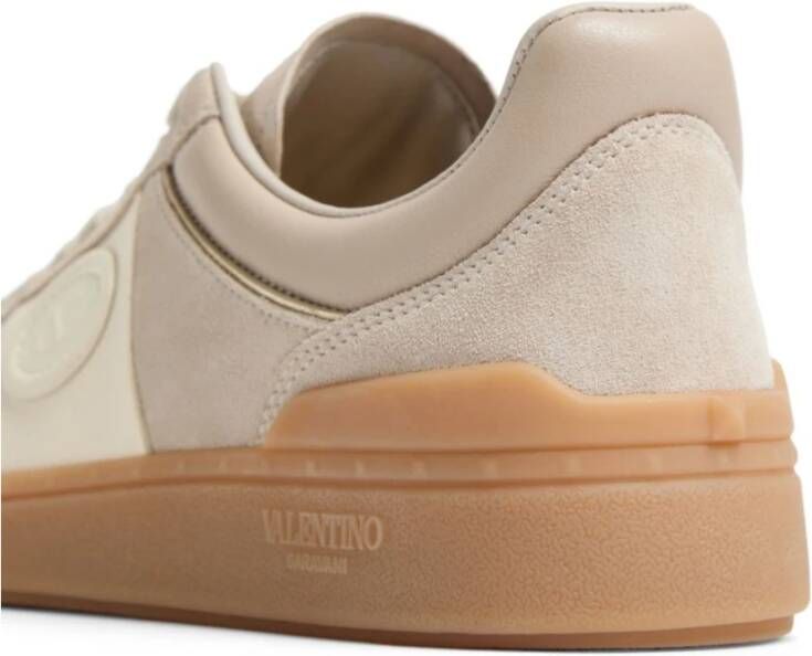 Valentino Garavani Beige Sneakers voor een stijlvolle look Beige Dames