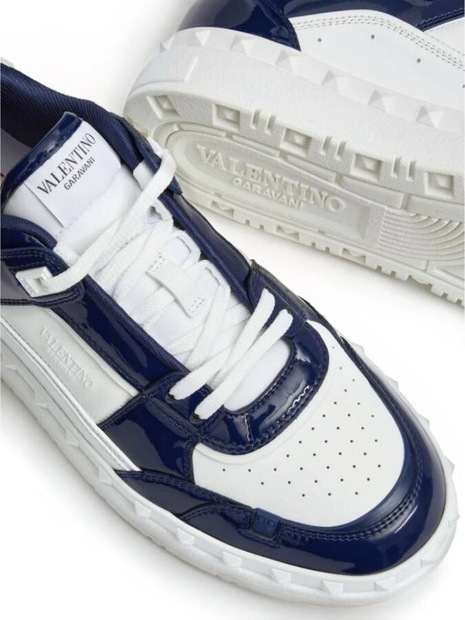 Valentino Garavani Blauwe Sneakers met Rockstud Versiering Blue Heren