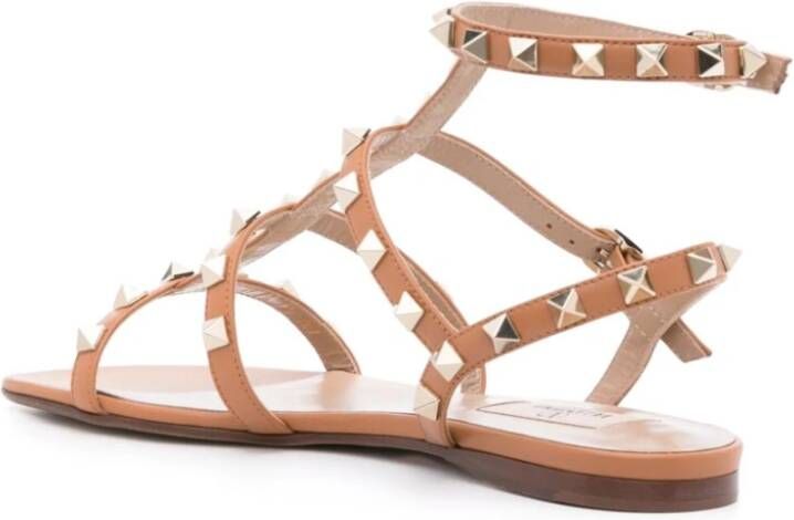 Valentino Garavani Bruine Rockstud Sandalen Italië Ontwerp Beige Dames