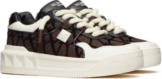 Valentino Garavani Bruine Sneakers met Maxi Stud Detail Brown Heren