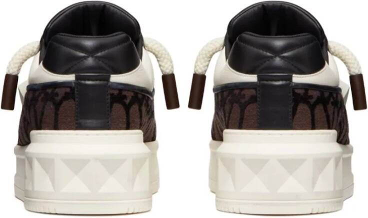 Valentino Garavani Bruine Sneakers met Maxi Stud Detail Brown Heren