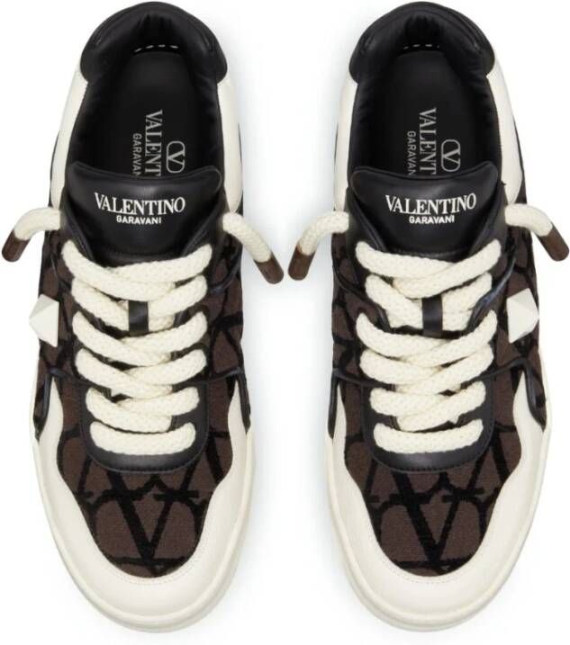 Valentino Garavani Bruine Sneakers met Maxi Stud Detail Brown Heren