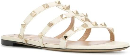 Valentino Garavani Ivoor Rockstud Kooi Sandalen Beige Dames