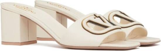 Valentino Garavani Ivoor Sandalen met VLogo Detail Beige Dames