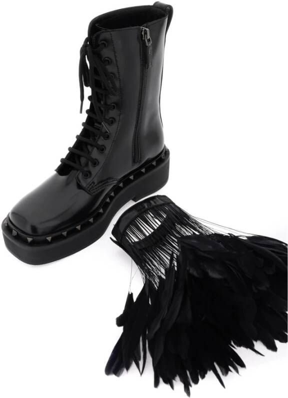 Valentino Garavani Leren Rockstud Combat Boots met Veren Black Dames