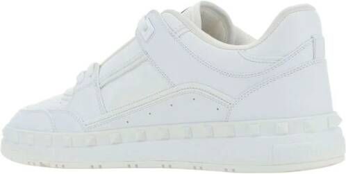 Valentino Garavani Leren sneakers met kegel- en studversieringen White Heren