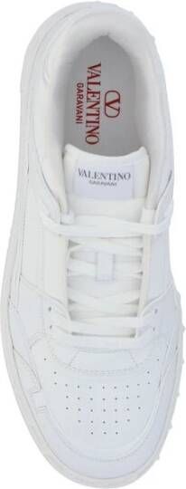 Valentino Garavani Leren sneakers met kegel- en studversieringen White Heren