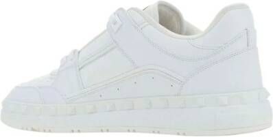 Valentino Garavani Leren sneakers met studs en geborduurd logo White Heren