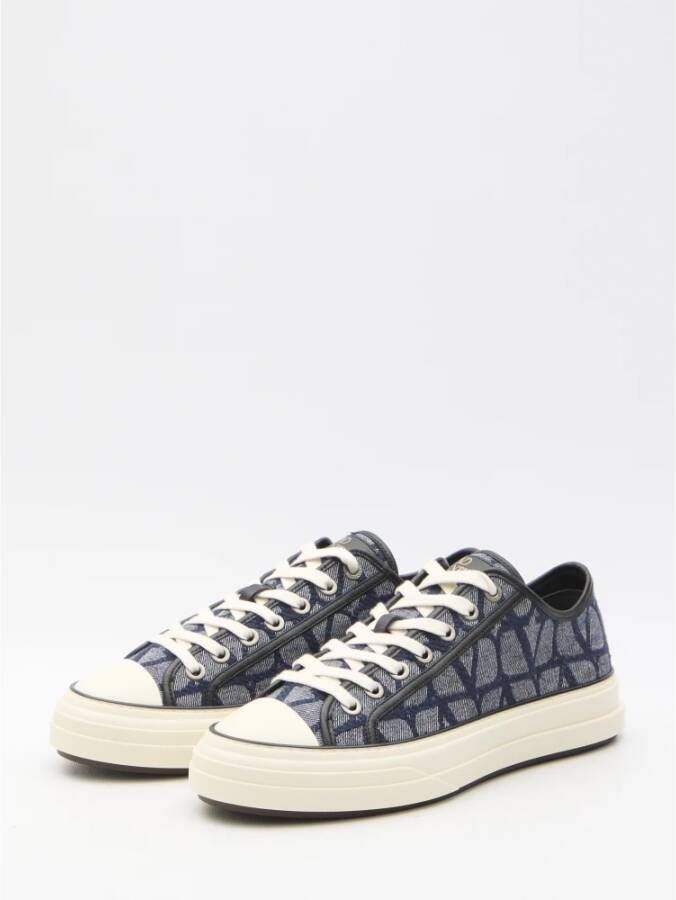 Valentino Garavani Lichtblauwe Sneakers met Iconographe Stof Blue Heren