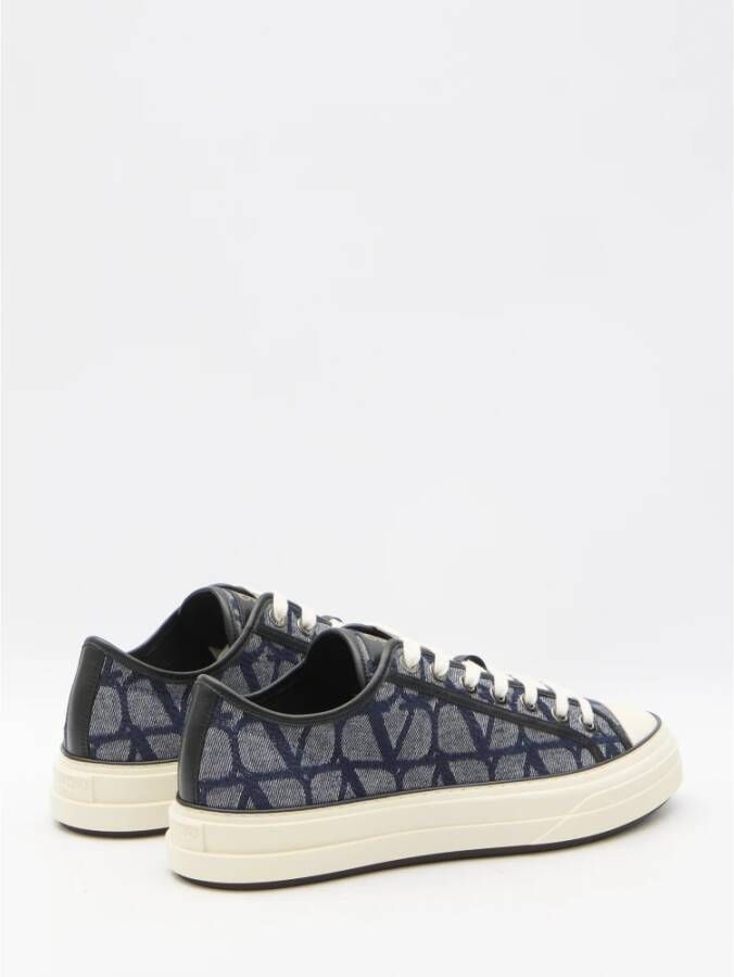 Valentino Garavani Lichtblauwe Sneakers met Iconographe Stof Blue Heren