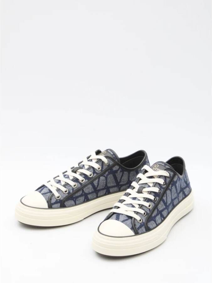 Valentino Garavani Lichtblauwe Sneakers met Iconographe Stof Blue Heren