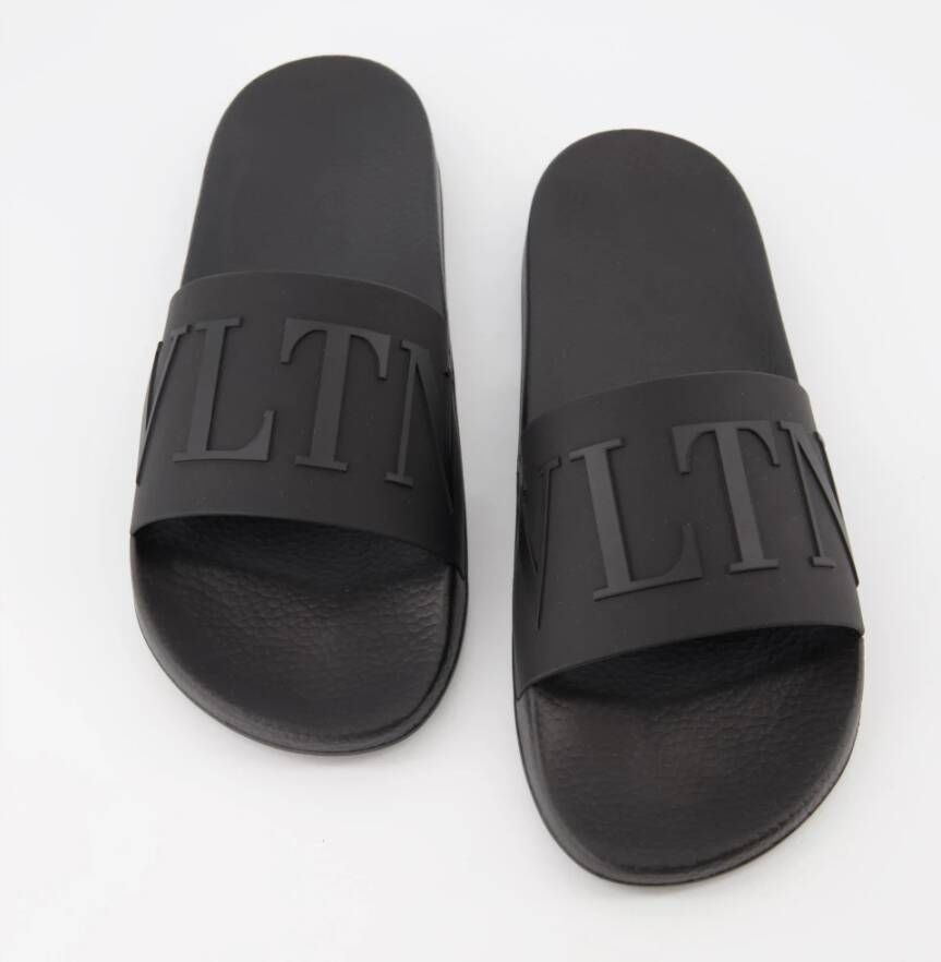 Valentino Garavani Reliëf Logo Rubber Sliders Black Heren