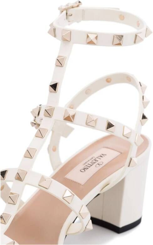 Valentino Garavani Rockstud Enkelband Sandalen Ivoor Beige Dames