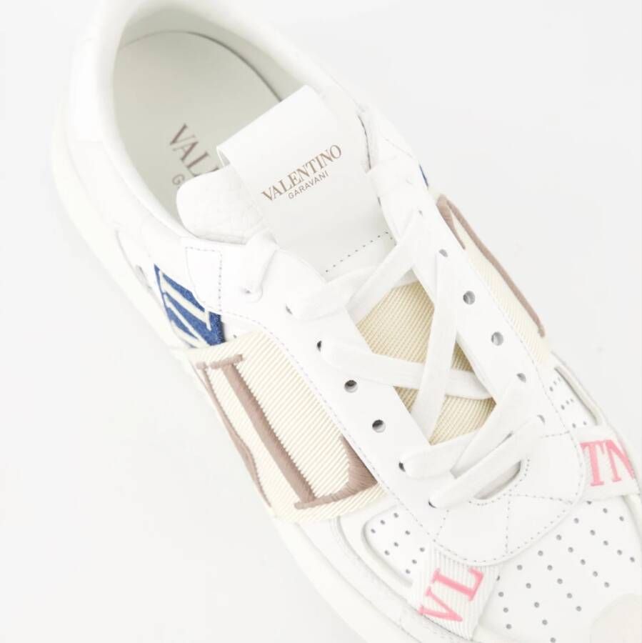 Valentino Garavani Sneakers van textuurleer met logolinten White Dames