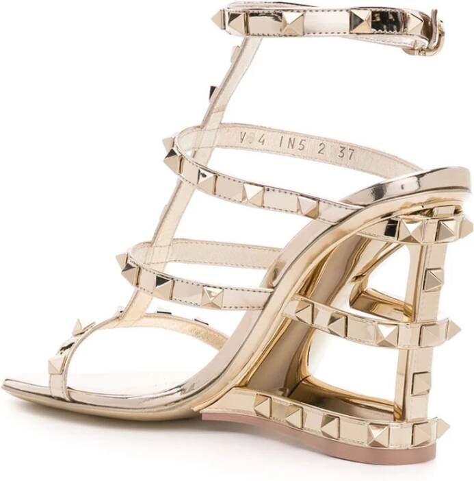 Valentino Garavani Stijlvolle Sandalen met Uniek Ontwerp White Dames