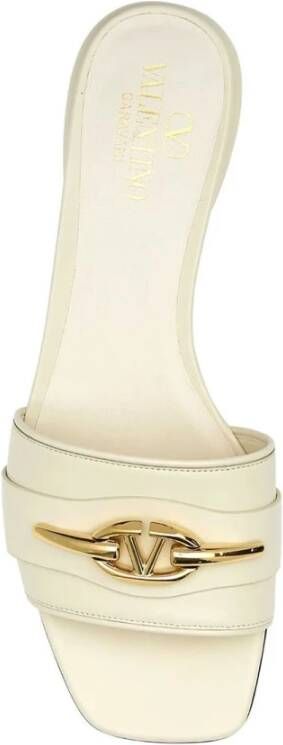 Valentino Garavani Stijlvolle Slippers voor Zomer Beige Dames