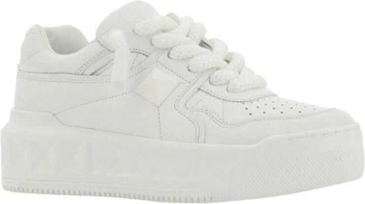 Valentino Garavani Stud Veterschoenen met Gestructureerde Zool White Dames