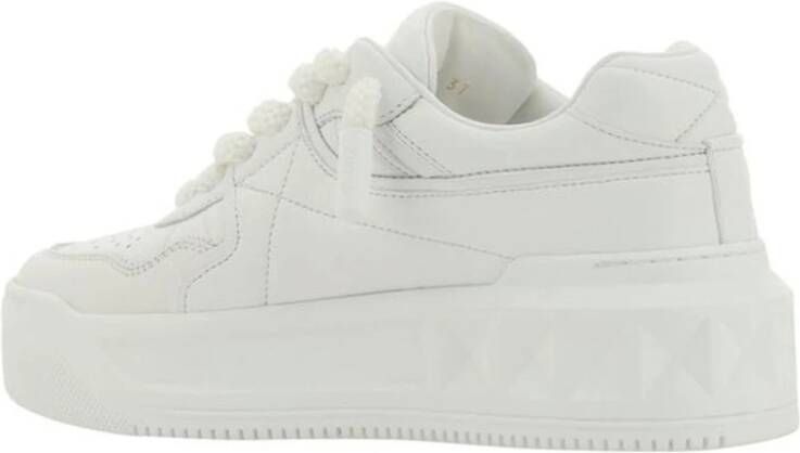 Valentino Garavani Stud Veterschoenen met Gestructureerde Zool White Dames