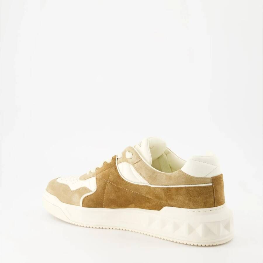 Valentino Garavani Studded Lace-Up Leren Sneakers Beige Heren