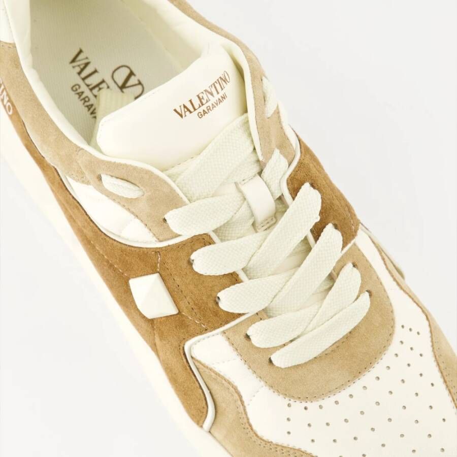 Valentino Garavani Studded Lace-Up Leren Sneakers Beige Heren