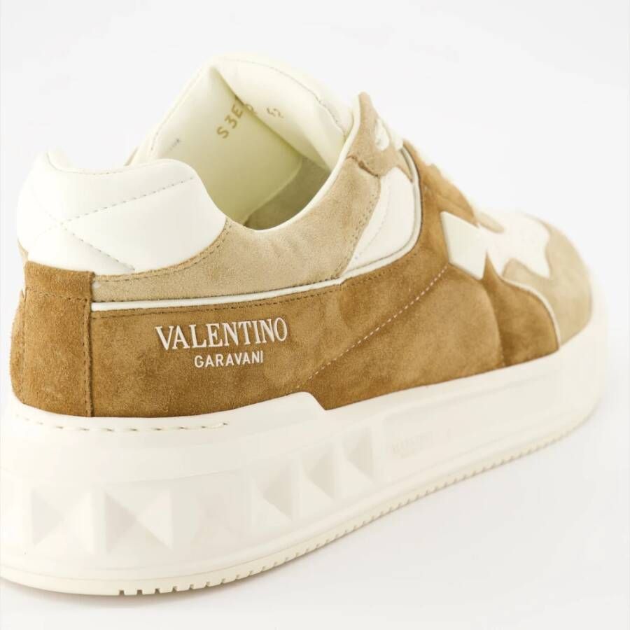 Valentino Garavani Studded Lace-Up Leren Sneakers Beige Heren