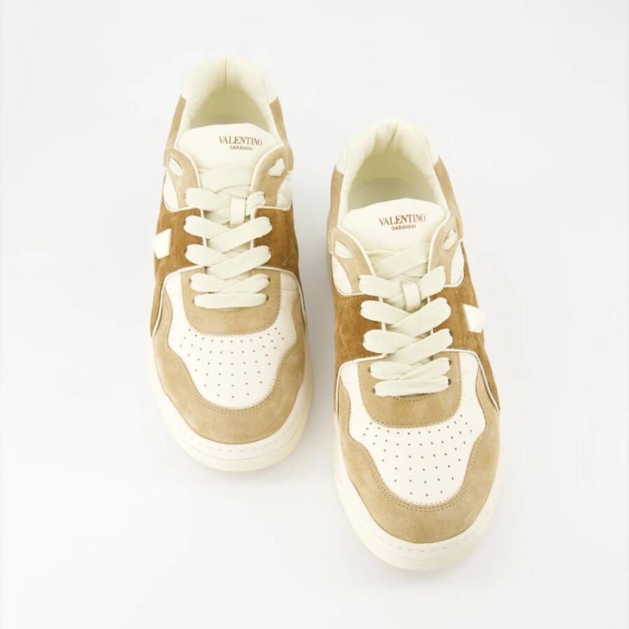 Valentino Garavani Studded Lace-Up Leren Sneakers Beige Heren