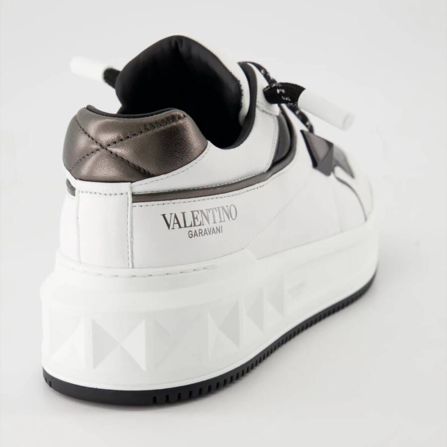 Valentino Garavani Studded Leather Basket Sneakers Black Heren