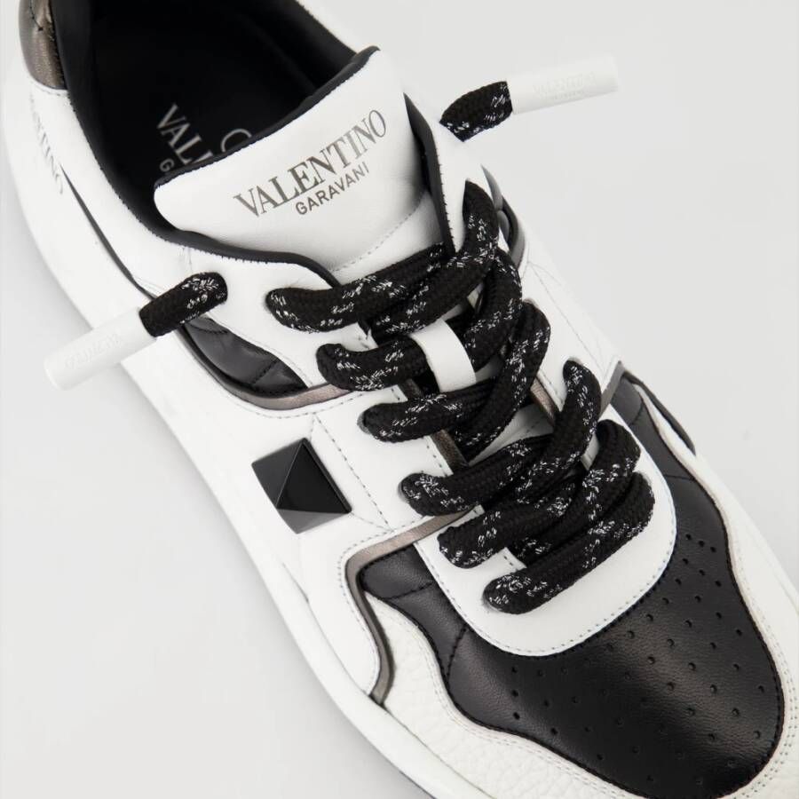 Valentino Garavani Studded Leather Basket Sneakers Black Heren